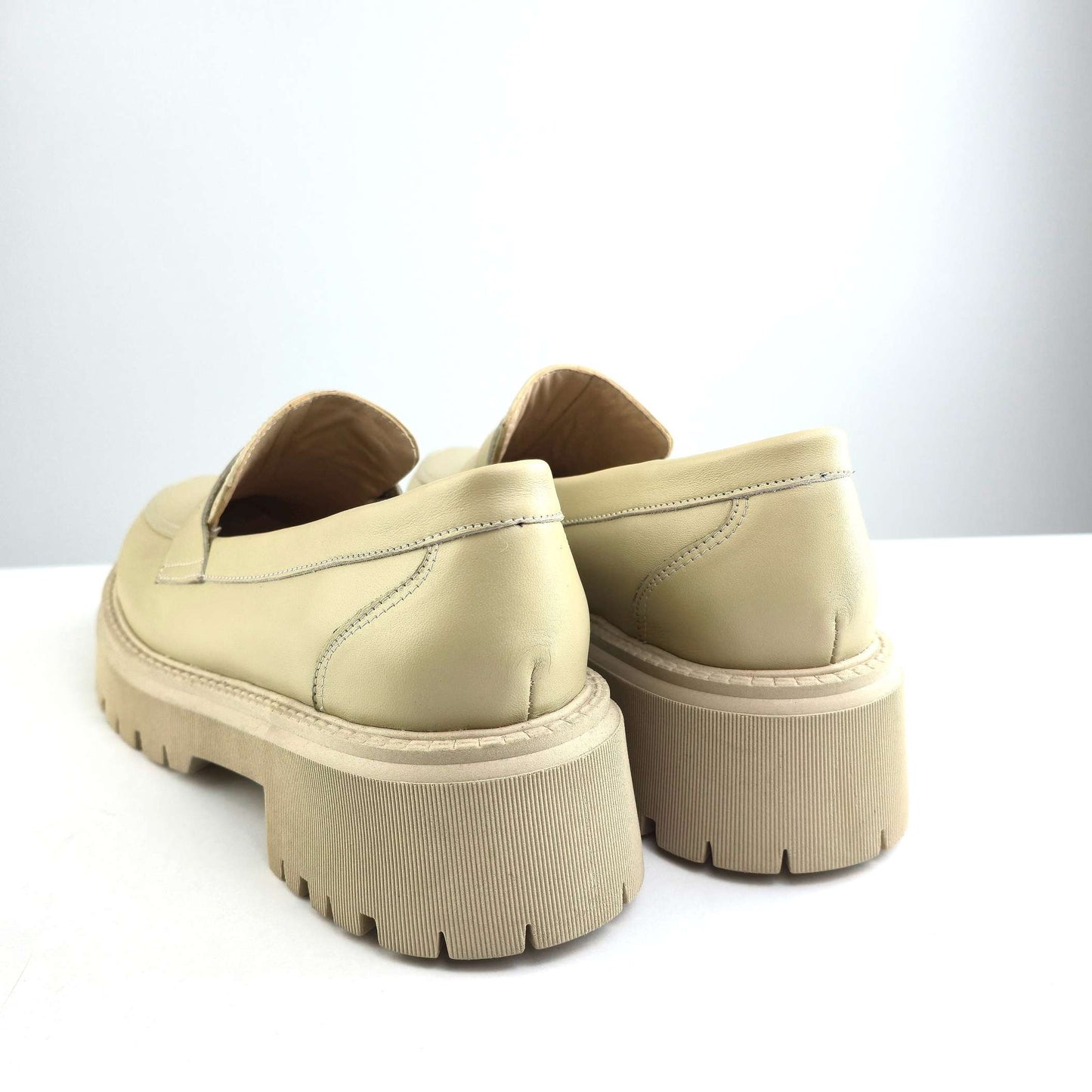 0817 chaussure en cuir femme beige