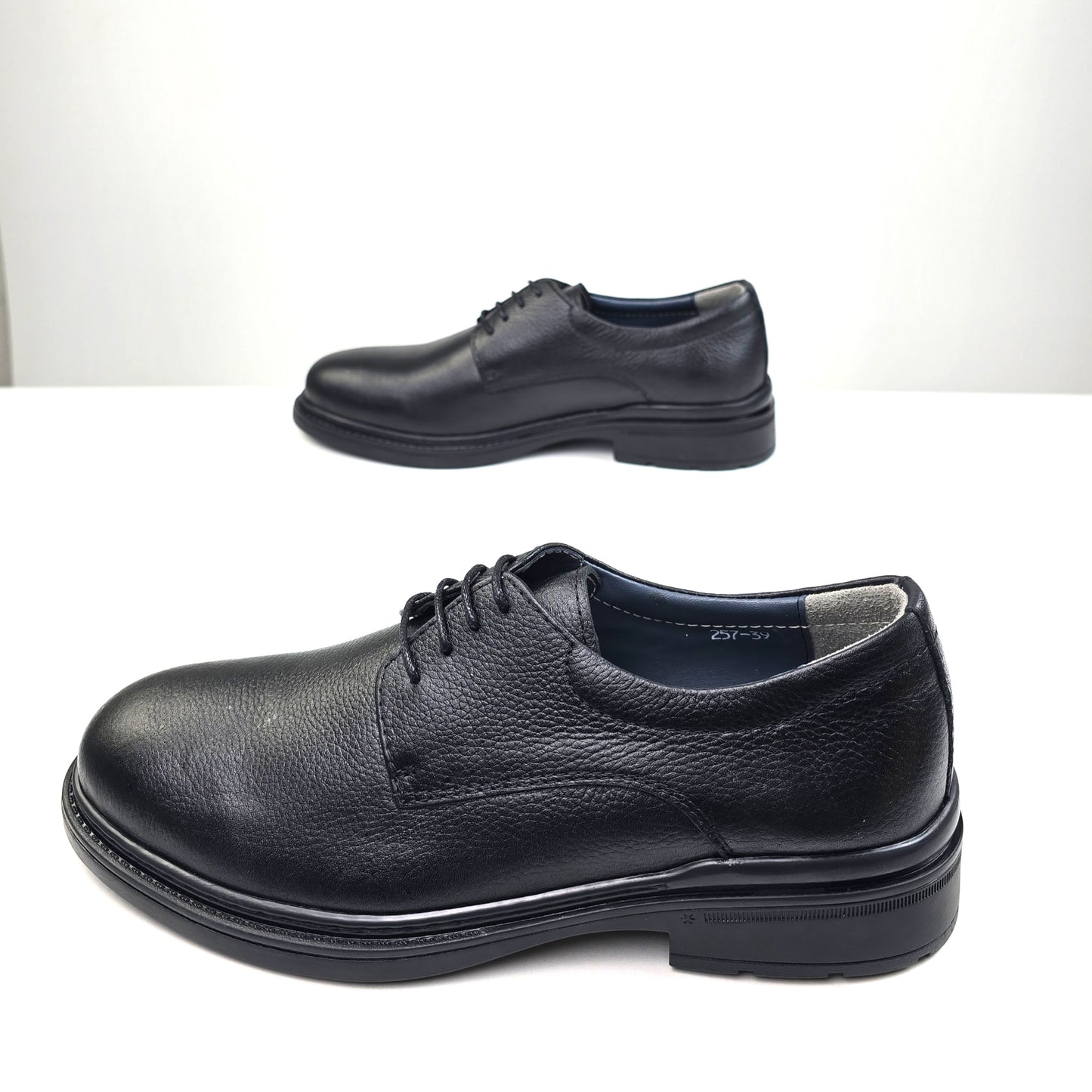 0557 chaussure Richelieu homme en cuir noir