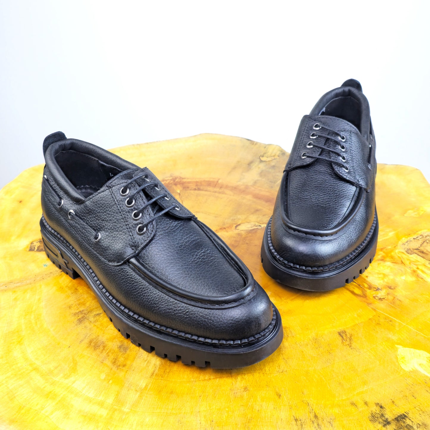 0556 chaussure Richelieu homme en cuir noir