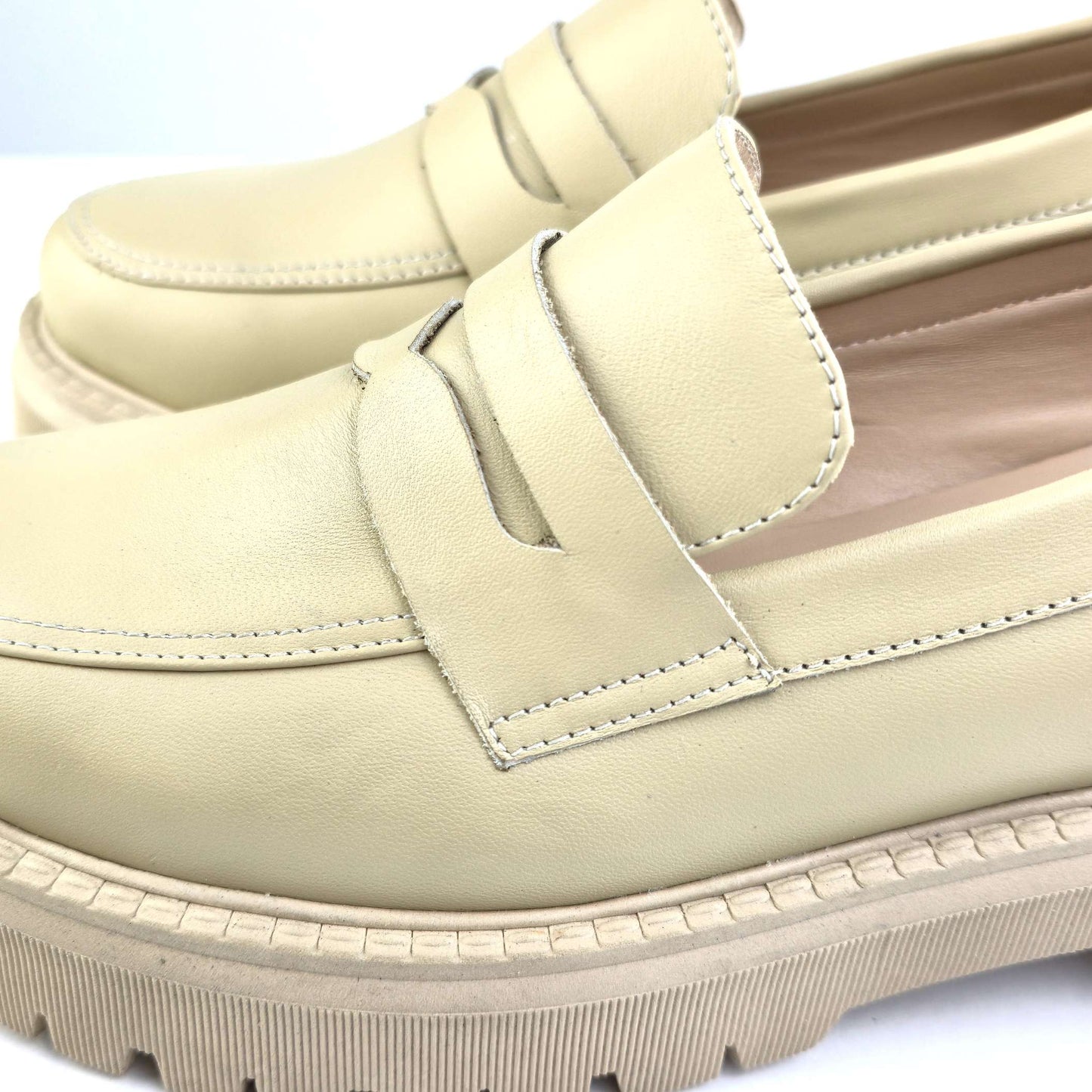 0817 chaussure en cuir femme beige