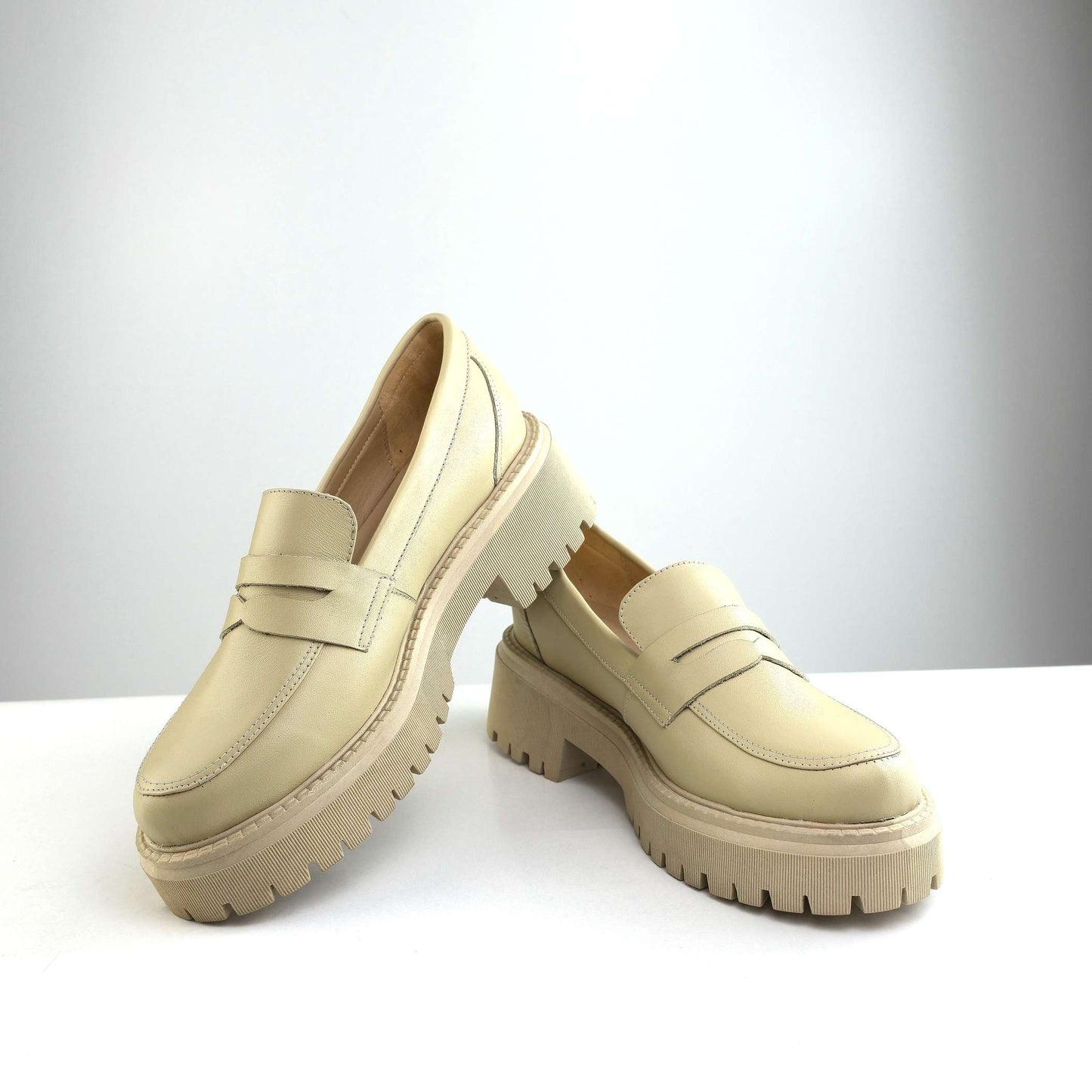 0817 chaussure en cuir femme beige