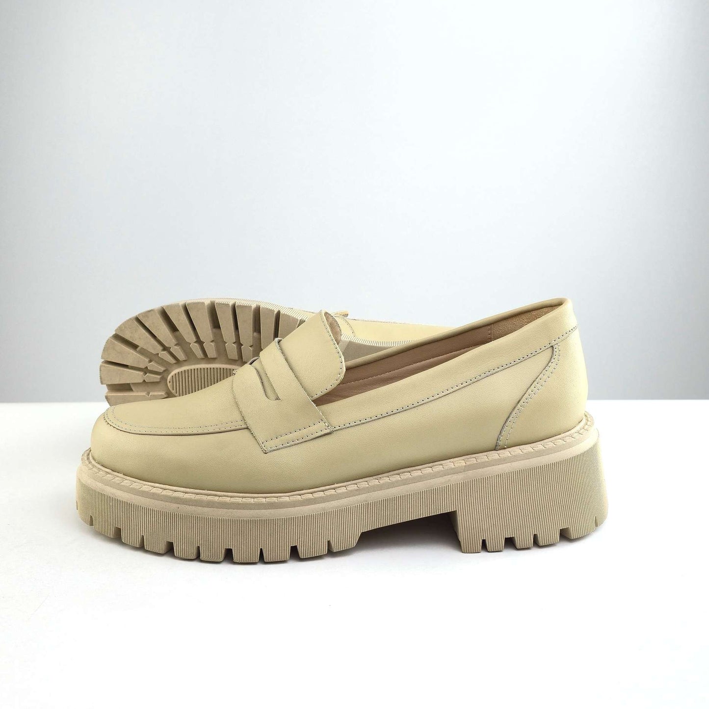 0817 chaussure en cuir femme beige