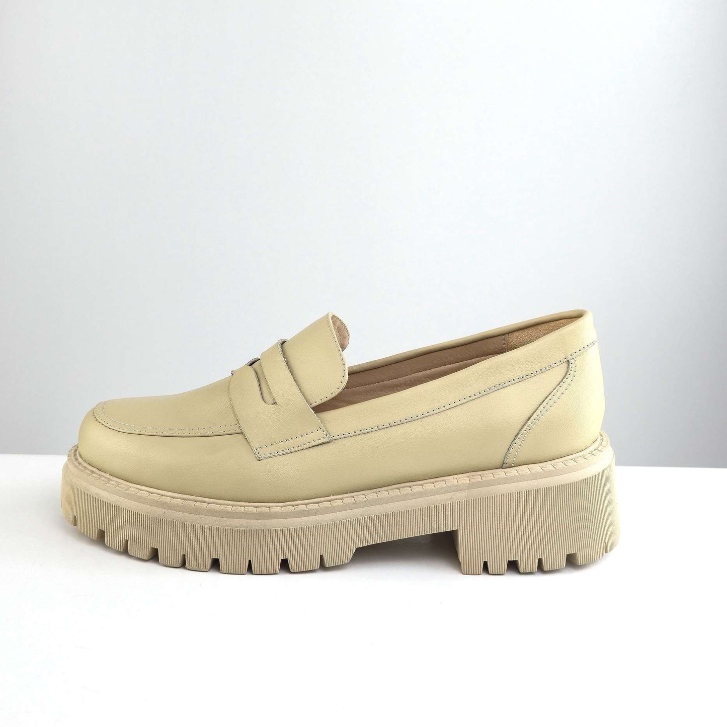 0817 chaussure en cuir femme beige