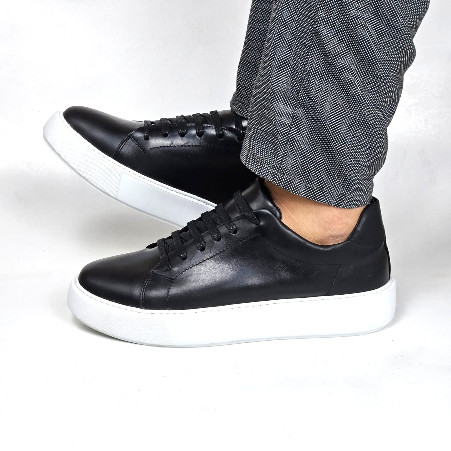 0222 Chaussure Sneaker Homme en cuir  noir