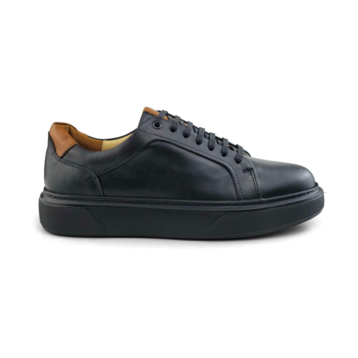 038 Chaussure Sneaker Homme en cuir noir